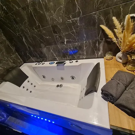 Jacuzzi Aparthotel Lyon